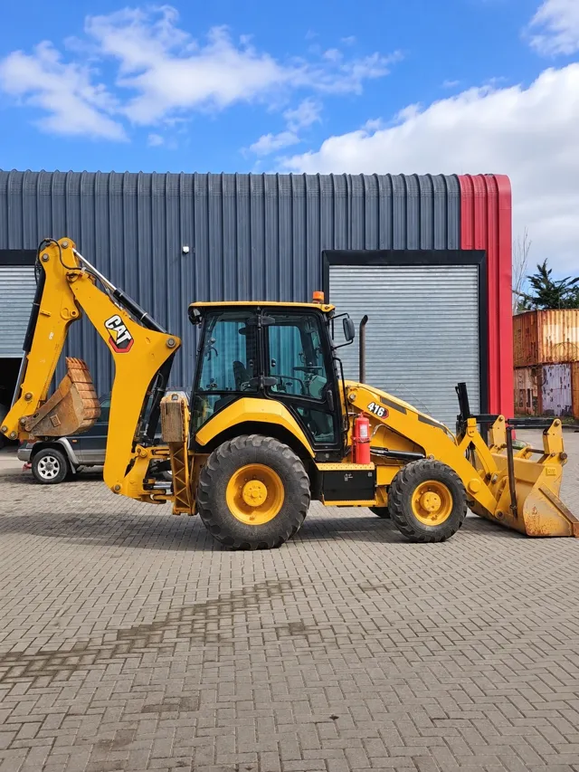 Retroexcavadora Caterpillar 416 2024