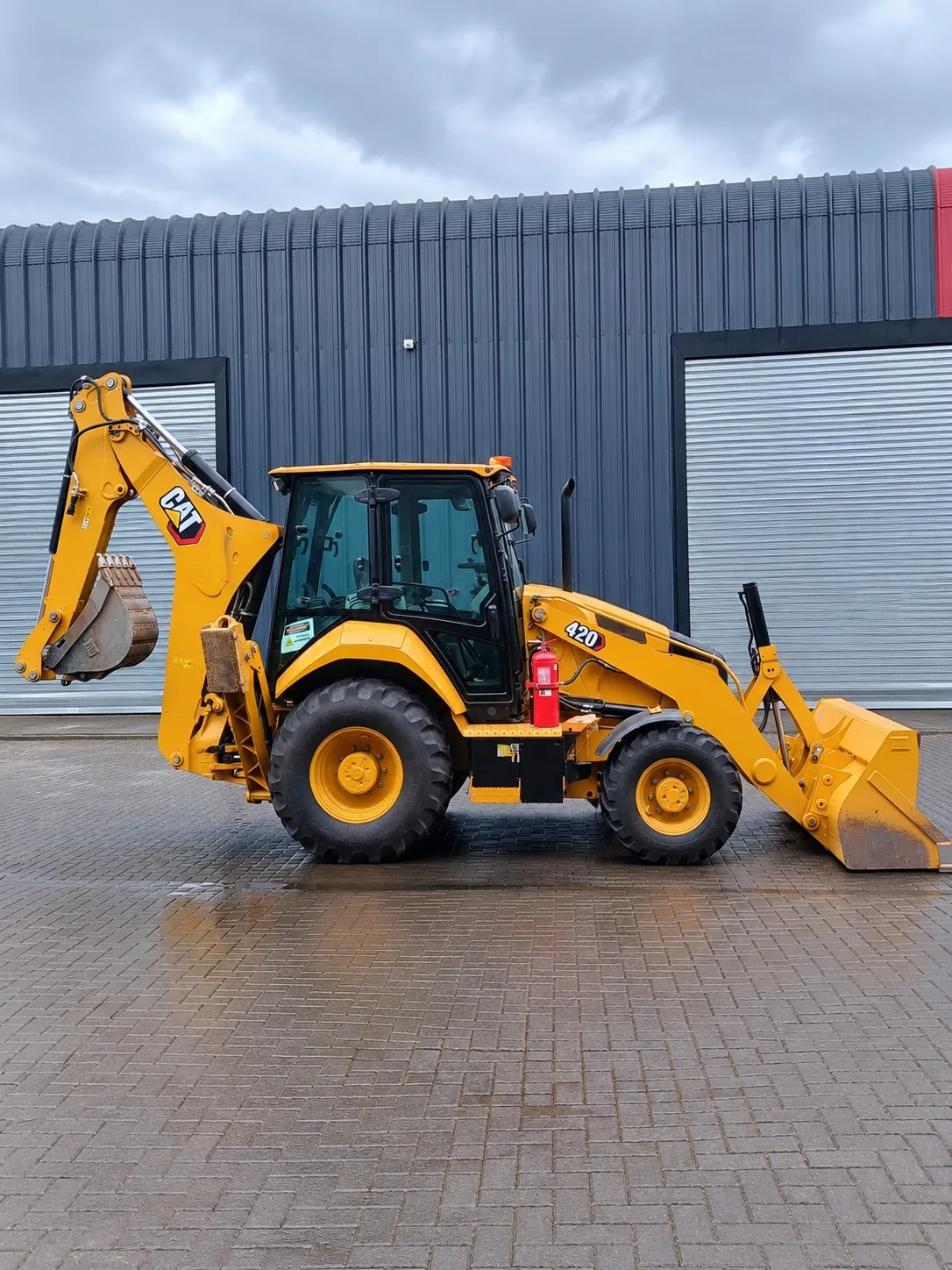 Retroexcavadora Caterpillar 420